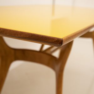 Tavolo giallo