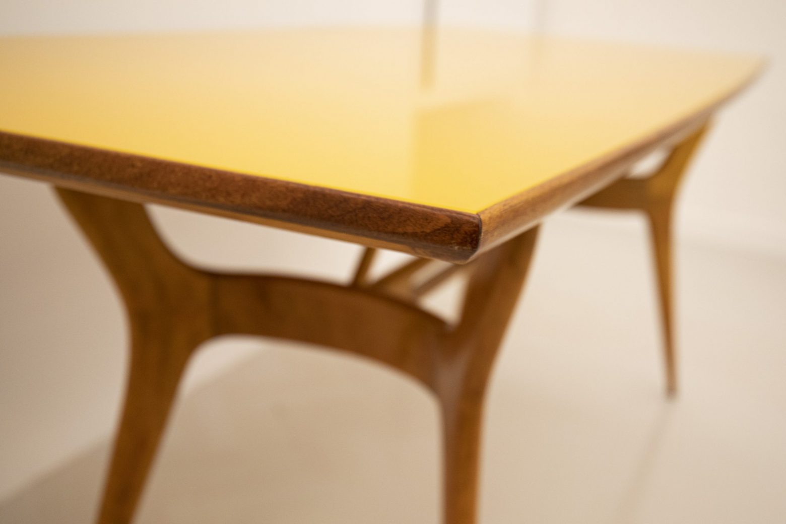 Tavolo giallo